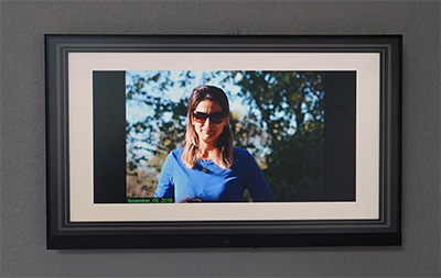 Novaframe showing randomly selected picture